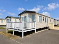 Superb caravan with decking at Seawick Holiday Park ref 27412SW - Ferienwohnung Saint Osyth