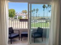 Beachside 2BR Condo, 2 King Beds , Near Disney - B&B Seal Beach