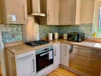 Amanah Properties - Modern 2-Bedroom Home in Harrow for 6 Guests with Free Parking - Chambres d'hôtes Harrow
