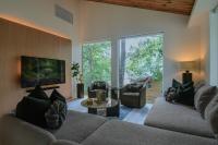 Chalet Hikaru - A Light-Filled Luxury Retreat 4BR - B&B Hakuba