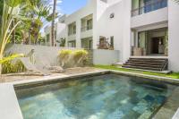 Villa Calia - Luxury Pool Villa by the Beach - Chambres d'hôtes Bain Boeuf
