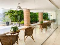 Luxury 2BR inside Old City, Private patio, AC, 2 Pools & parking - Chambres d'hôtes Carthagène