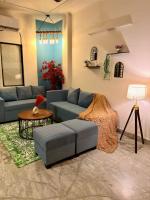 AP luxe stays 2bhk Home Theaterchillrelax - Chambres d'hôtes New Delhi