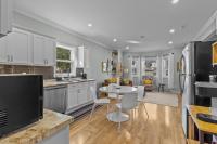 Cozy 2BR Central Home 5 Min to Downtown & George - B&B Saint John's