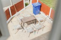 Briar House - Airport & Trafford Park - Parking for 4 Vans - B&B Wythenshawe