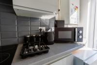 Modern 3 Bedroom London Home - 2 Bathrooms & Free Parking - B&B Londres