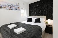 Modern 3 Bedroom London Home - 2 Bathrooms & Free Parking - B&B Londres