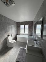 Private 5-6 Bedroom House in Flatbush - Chambres d'hôtes Auckland