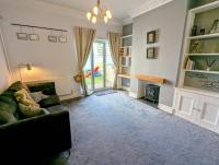 3 Bed House, Shower and 2 Toilets - Chambres d'hôtes Stoke-on-Trent
