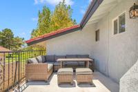 High Desert Dream on the Fairway WiFi Smart TVs - Bed and Breakfast Victorville