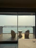 Aesthetic Inn Supernova, 38th Floor, River View - Chambres d'hôtes New Delhi