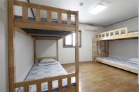Habitación compartida femenina de 4 camas