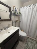 Guadalupe Modern Home Walk to Train & BBVA Stadium - Bed and Breakfast Monterrey