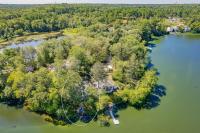 Family Lakefront Adventure House 3BR wFirepit & Scenic - B&B Plymouth