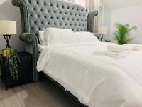 Exclusive Luxury Suite Near JFK and UBS Arena - B&B Elmont