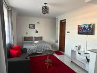 Zully Homestay Studio Apartment in Utawala Near JKIA Airport & SGR Terminus - Free Parking & Fast Wi-Fi - B&B Nairobi