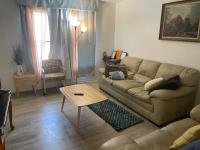 quiet 2 bedroom with fence and fire pit - Ferienwohnung Raleigh