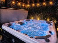 Pocono HIT Different Hot Tub, Theater & Arcade - B&B Tobyhanna