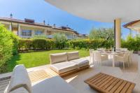 Villetta con 2 Piscine, giardino, parking Sirmione - Chambres d'hôtes Sirmione