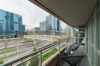 Spacious 3BR Downtown Condo with Free Parking - Ferienwohnung Toronto