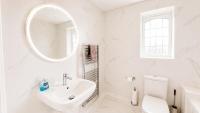 Big new house! 5BDR, sleeps 13, with parking - Ferienwohnung Carrington