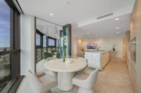 Cloud Nine Stay | Designer Views on Level 61 - B&B Brisbane