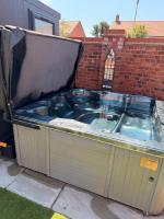 Private Double Room with Bathroom, Hot Tub & Free Parking - B&B Littlehampton