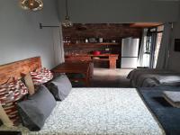 The Regiment Self Catering Accommodation has 3 x 4 sleeper units - B&B Cape Town