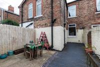 Stylish 2 Bed Near Station Workspace & Parking - B&B Darlington