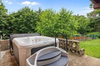 Mount Washington Home with Private Deck Sleeps 16 - B&B Pittsburgh