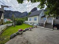 Dragon Villa 4BR Home with Sauna & Jacuzzi - B&B Reine