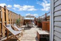 Spacious 2-Level Stay Private Terrace & Parking - B&B Montreal
