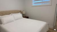 Modern Suite - 5 Min to US Border and Hwy 99 - B&B Surrey