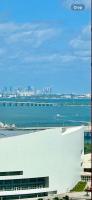 Skyline 305 Downtown Miami Bay Views with Free Parking - B&B Miami