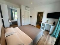 PETRARCA ROOMS - Camere&Suites - Bed and Breakfast Triflisco