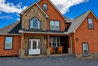 Luxury 6 BED 5 BATH Mountain Cabin HOT TUB Theater Sleeps 20 IDEAL LOCATION Fireplace KING SUITES Fire Pit GAME ROOM - Chambres d'hôtes Sevierville