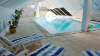 Villa spacieuse à Crastes avec piscine privée et vue montagne - Chambres d'hôtes Crastes