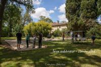 Villa spacieuse à Crastes avec piscine privée et vue montagne - Chambres d'hôtes Crastes