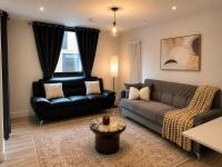 Modern apartment with private balcony - B&B Uxbridge