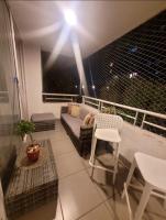 Large Urban Oasis Balcony y Parking y Metro L2 y L4A - Chambres d'hôtes Santiago
