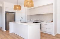 Neptune Coastal Retreat - Bed and Breakfast Forster