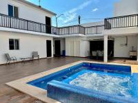 Extraordinario departamento con alberca y jacuzzi - Bed and Breakfast Monterrey