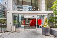 Downtown Lake View Suites and Parking - B&B Toronto