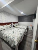 Tweepersoonskamer met 2 Aparte Bedden en Eigen Badkamer