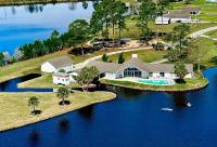 Tiny House on the Water - Kayaks - Lake - Pool - Farm - B&B Douglas
