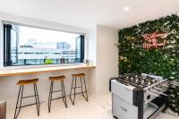 Madhouse Comfort - 2-BR Haven on Tuam Street - B&B Christchurch