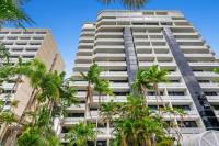 Luxury Beachfront Apartment with Direct Pool Access - Chambres d'hôtes Cairns
