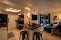 Dual King Suites! Modern Apt 5 Min to the Strip - Ferienwohnung Las Vegas