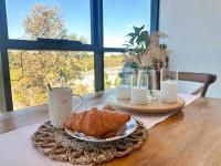 Floor to Ceiling Park View Oasis at Olympic Park Free Parking - Chambres d'hôtes Sydney