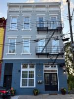 King Beds, Courtyard Bar, Minutes to TQL & OTR - Bed and Breakfast Cincinnati